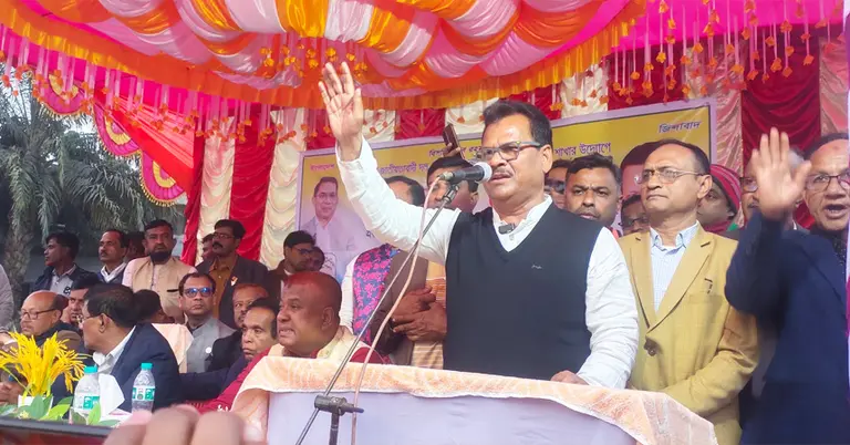 নির্বাচনি জনসভায় বক্তব্য রাখছেন হাবিবুল ইসলাম হাবিব